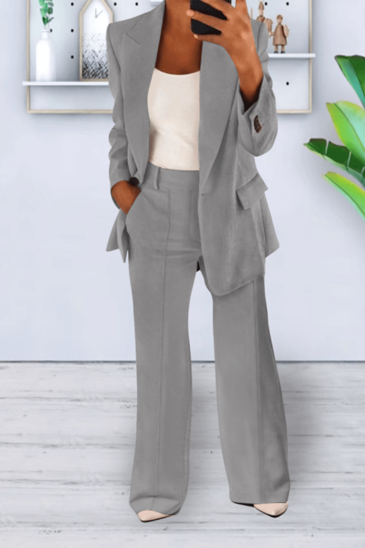 Women's relaxed breathable two-piece loungewear set, comfortable & stylish for home or casual outings.