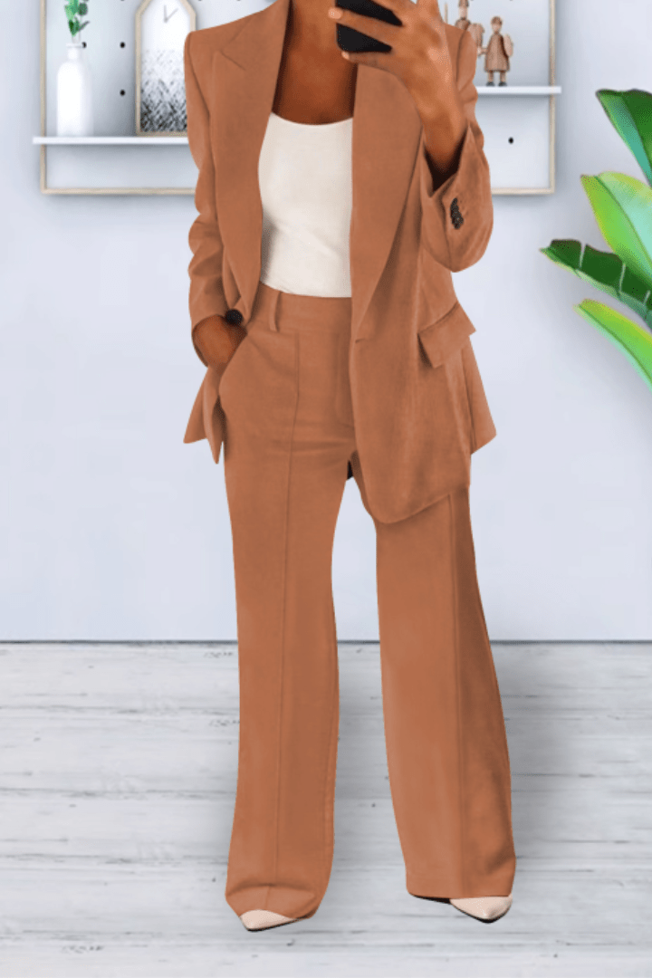 A relaxed women's two-piece set featuring a breathable top & matching bottoms for versatile casual wear.