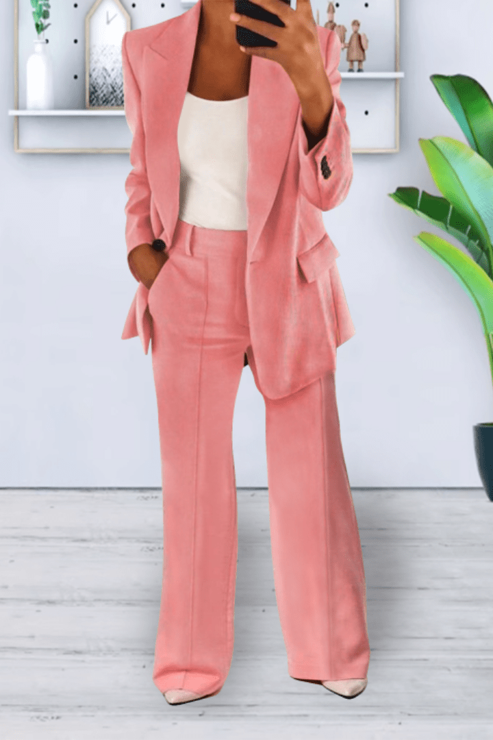 Comfortable women's relaxed two-piece set in soft, breathable fabric, ideal for summer casual wear.