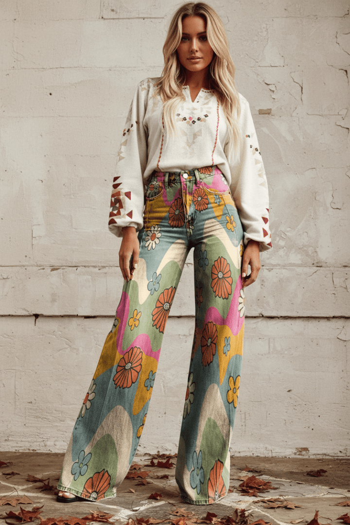 Soft breathable women's baggy jeans, ideal for a comfortable and relaxed everyday fashion statement.