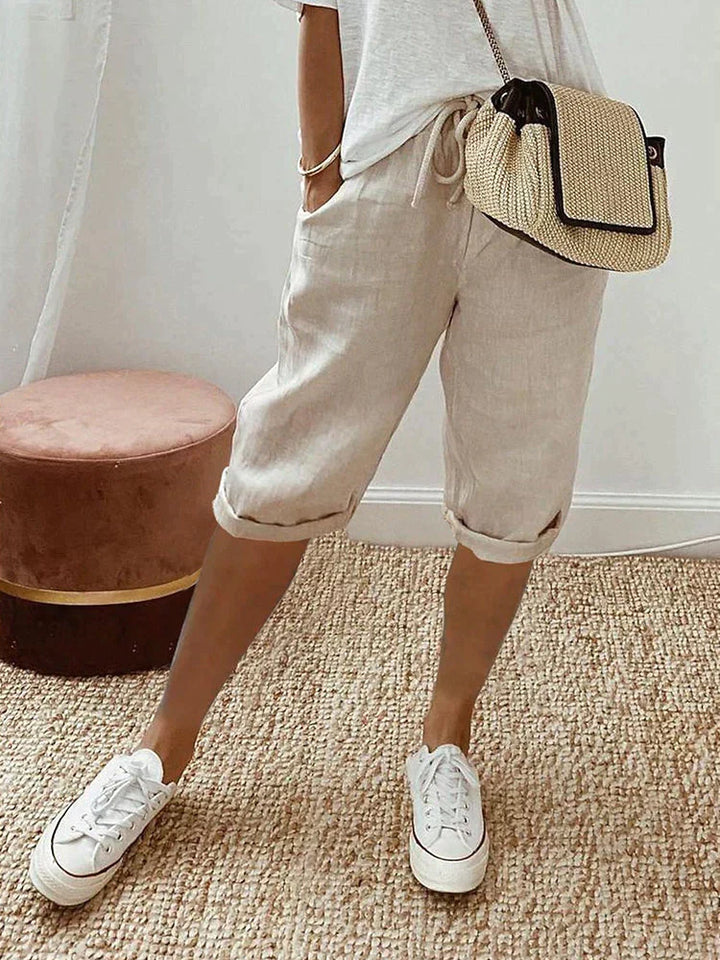 Effortless relaxed fit women's shorts with practical pockets & adjustable drawstring for casual summer style.