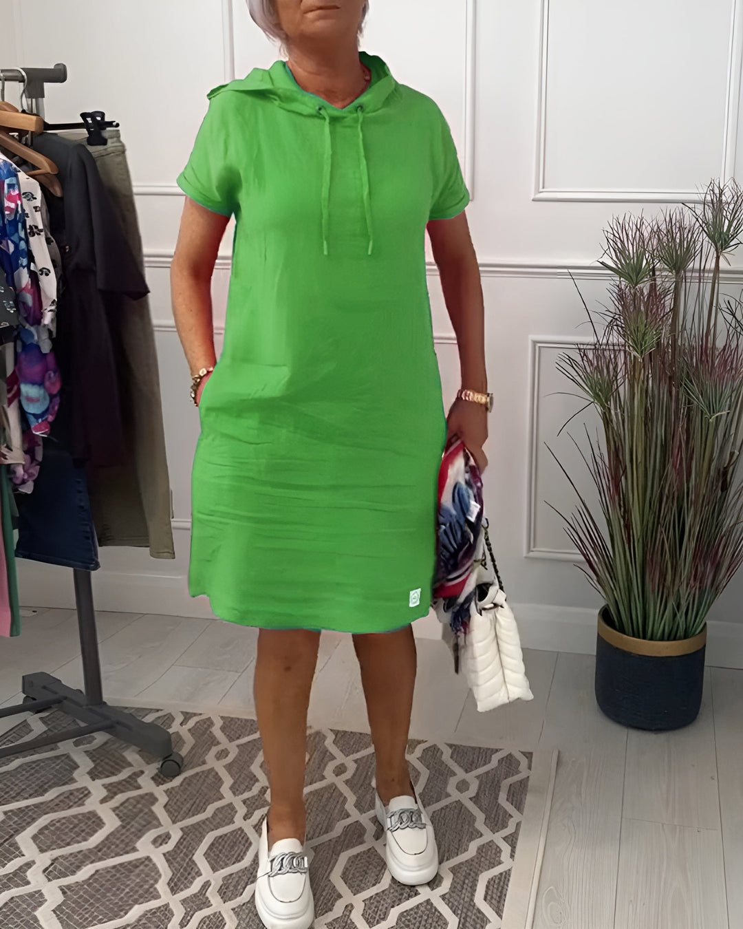 Chic women's hoodie midi dress, relaxed fit & adjustable hood, great for spring/summer versatility.