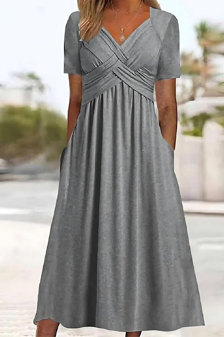 Comfortable women's printed midi dress, versatile for spring and summer, offering a chic and flowy everyday look.