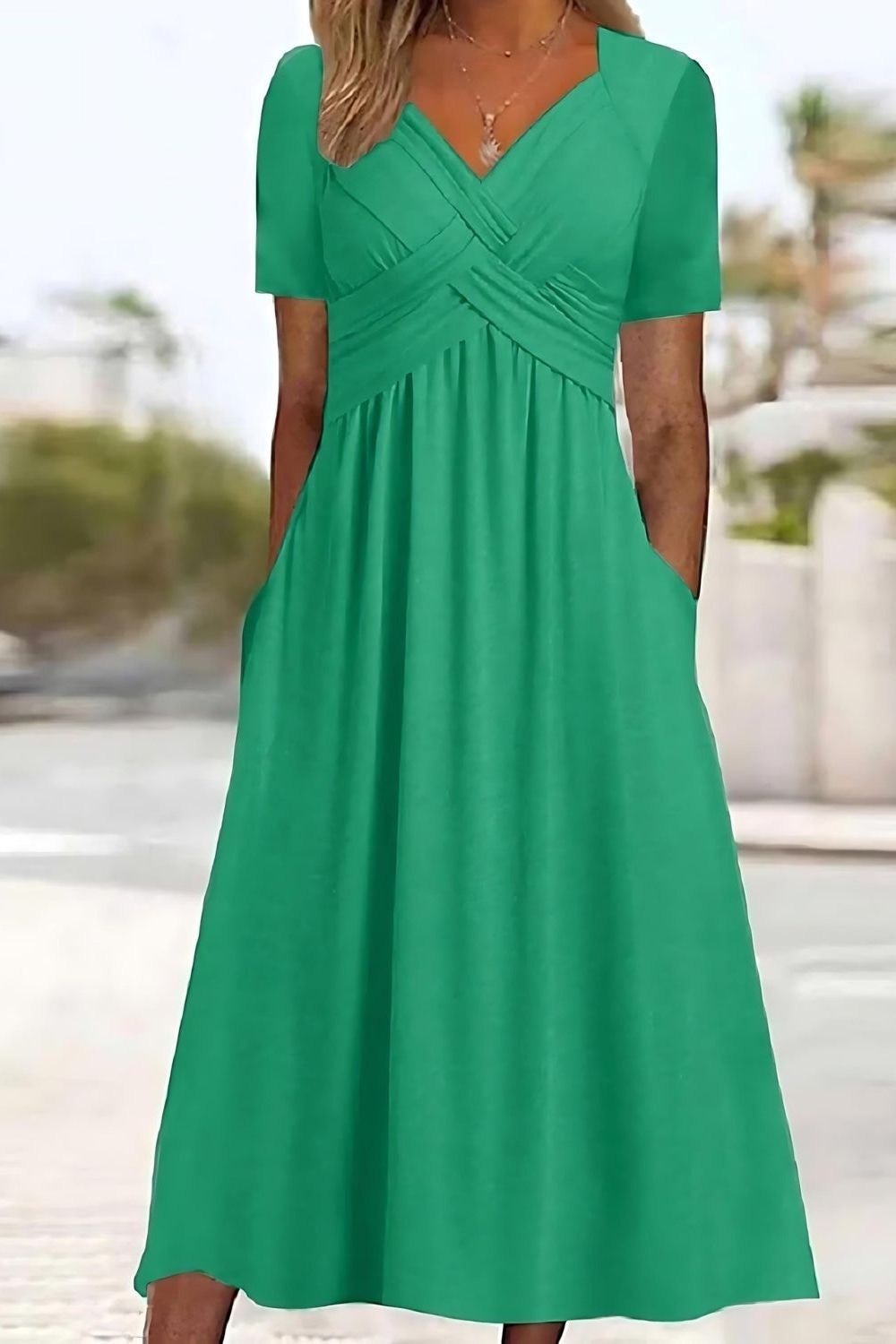 Effortless women's printed midi dress with a relaxed fit, comfortable and stylish for versatile spring and summer wear.