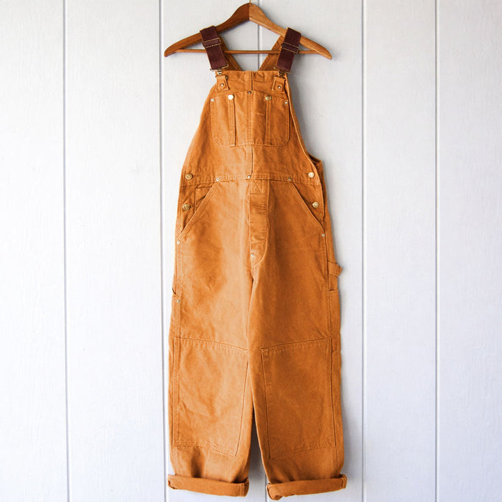 Women's relaxed fit overalls in a casual style, perfect for everyday wear. Comfortable, sleeveless jumpsuit.