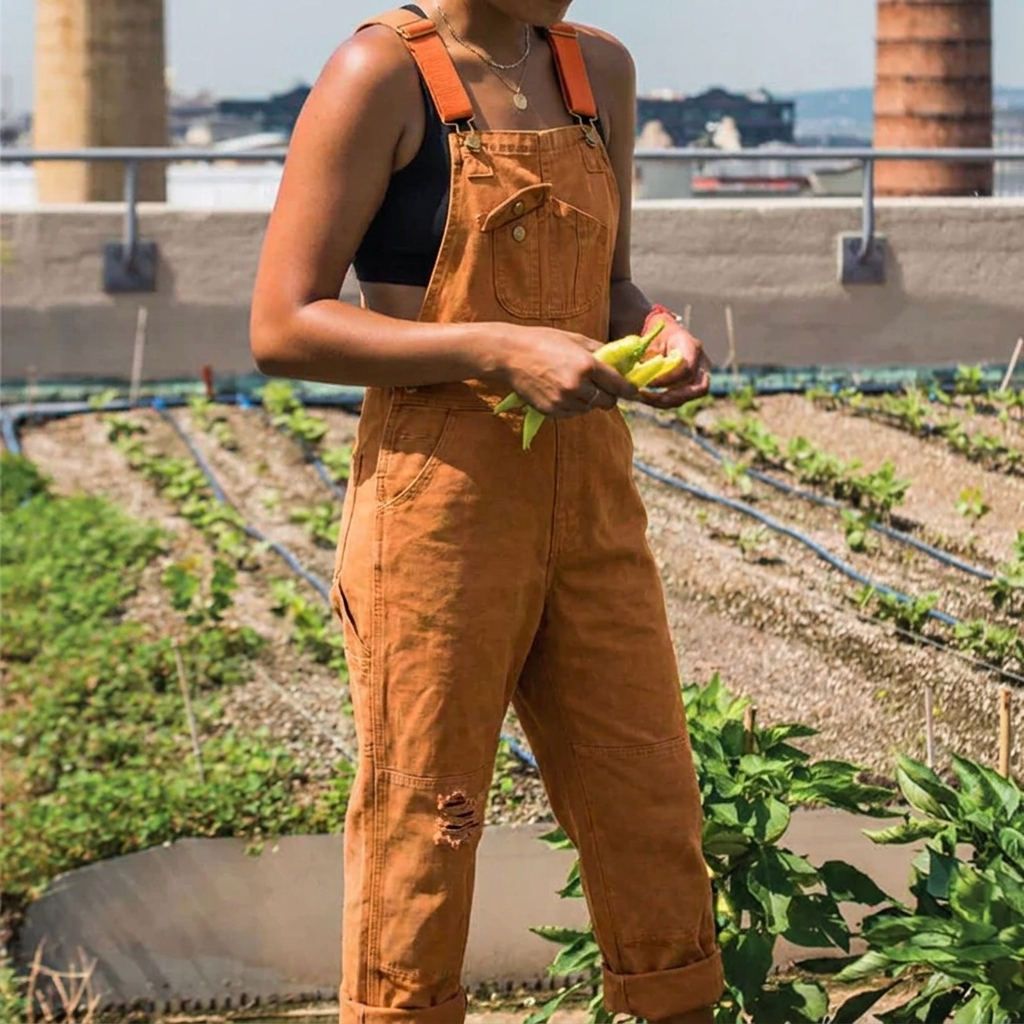 Comfortable women's relaxed fit overalls, a versatile sleeveless jumpsuit with a soft feel for everyday fashion.