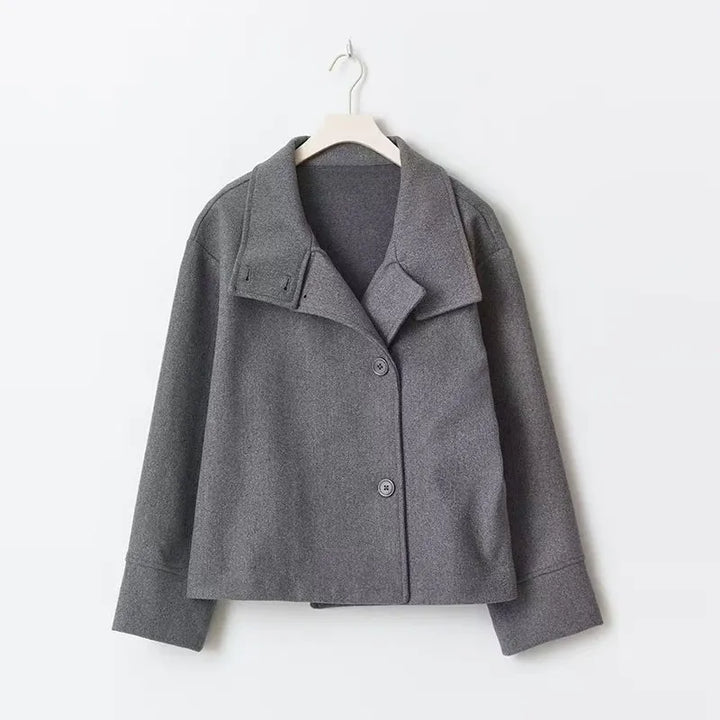 Chic women's short coat: relaxed fit, high neck, & button closure. A must-have versatile jacket for everyday fall fashion.