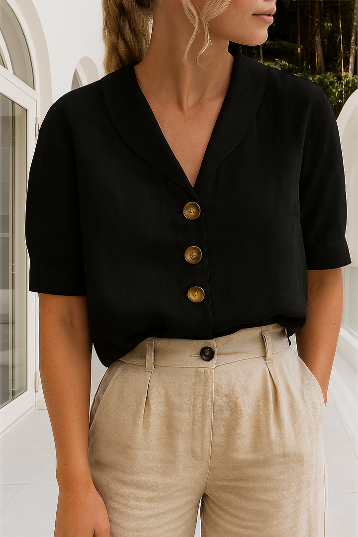 Stylish women's relaxed fit linen shirt, short sleeves for casual spring outfits and easy everyday wear.
