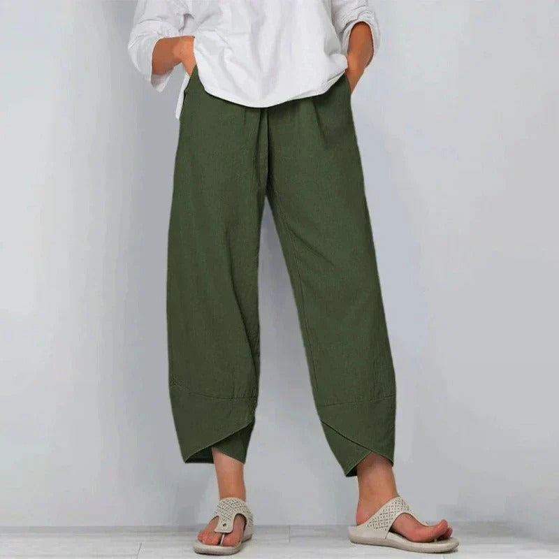 Comfortable relaxed fit women's trousers for summer, ideal for effortless everyday wear in warm weather.