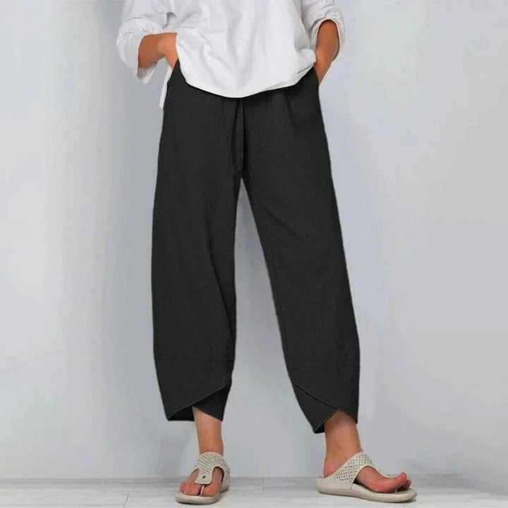 Effortlessly stylish women's summer pants, featuring a relaxed fit and comfortable design for warm weather.