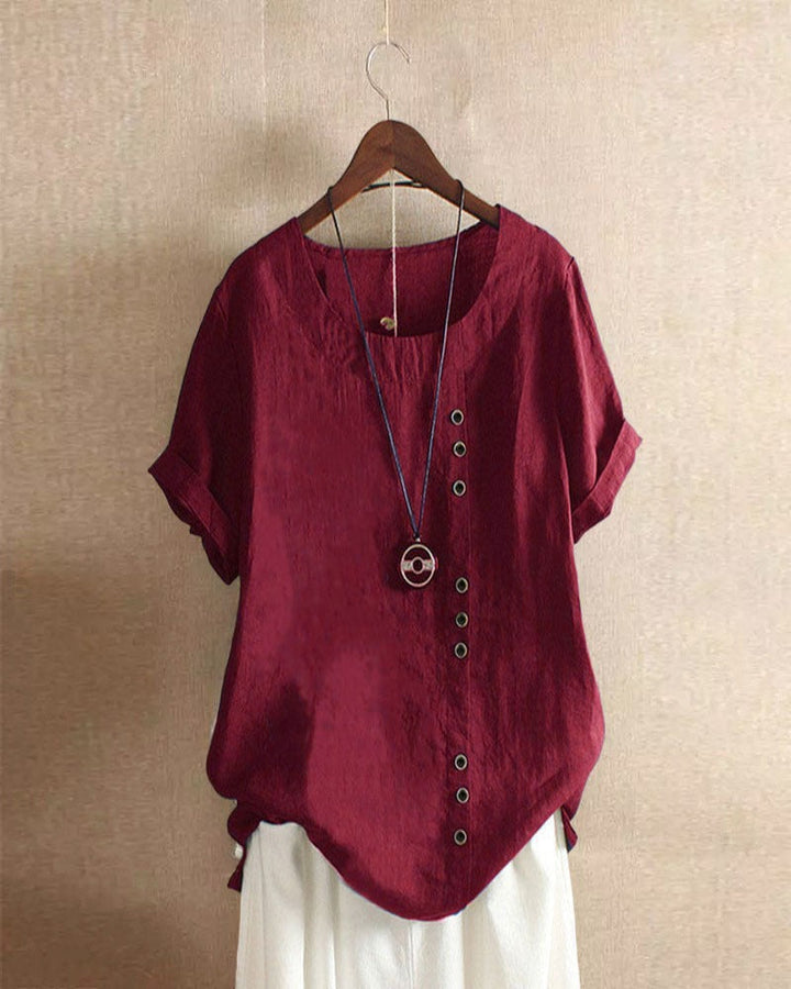 Casual women's tunic blouse, perfect for everyday summer fashion and comfort.