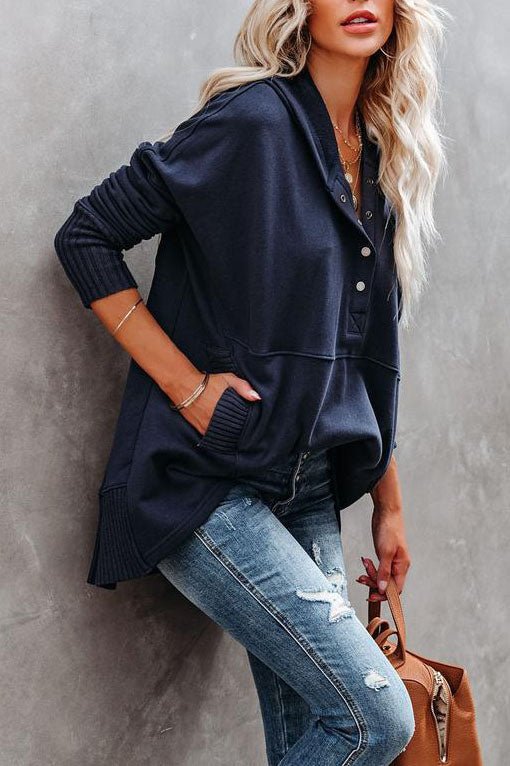 Everyday women's pullover sweatshirt, long length and hooded for casual wear.