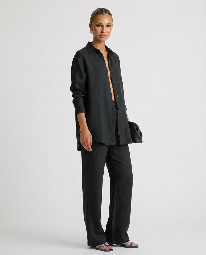 Soft fabric women's lounge outfit, a relaxed two-piece set for comfortable and stylish casual wear.