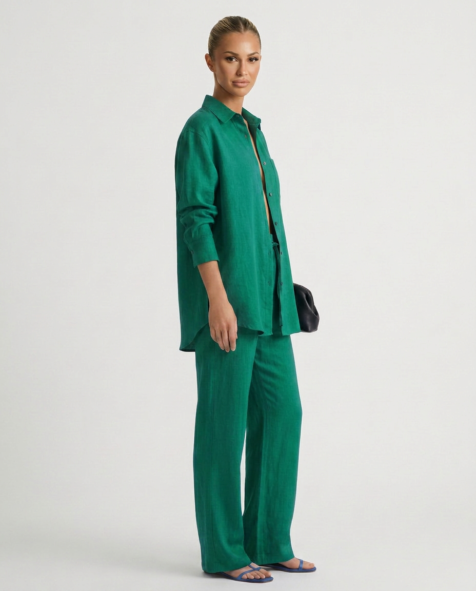 Women's everyday comfort: a relaxed two-piece lounge outfit set in soft, breathable fabric.