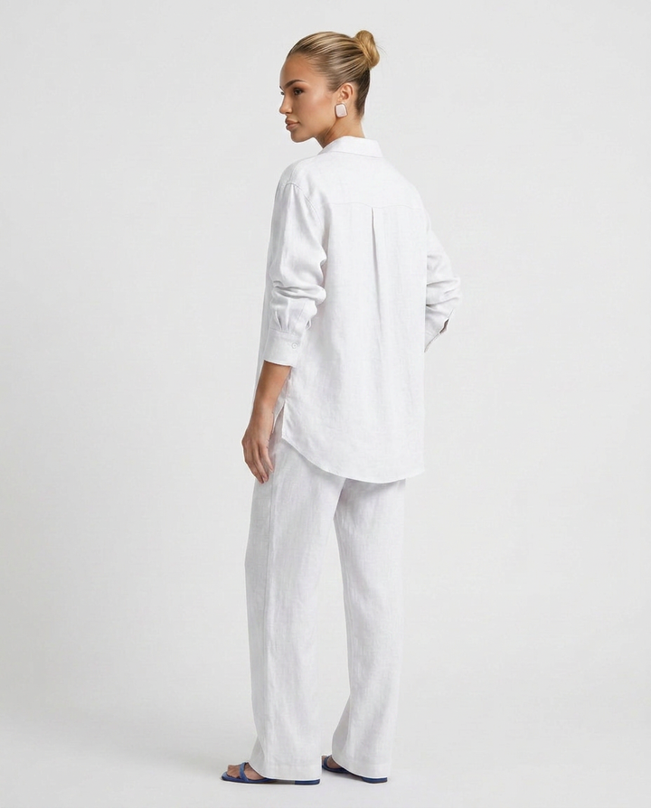 Versatile women's matching set, a comfortable relaxed two-piece lounge outfit for spring fashion.