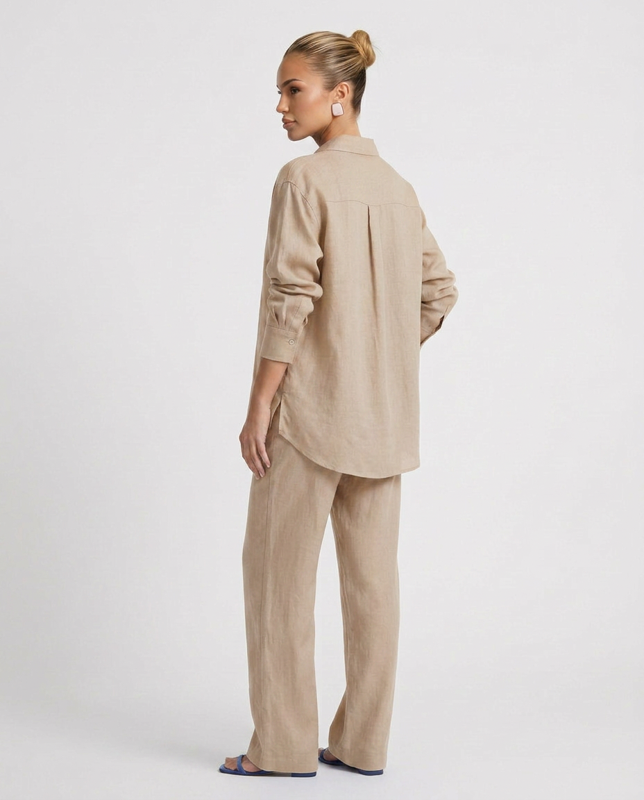 Effortless women's matching set, a relaxed lounge outfit perfect for everyday comfort and style.