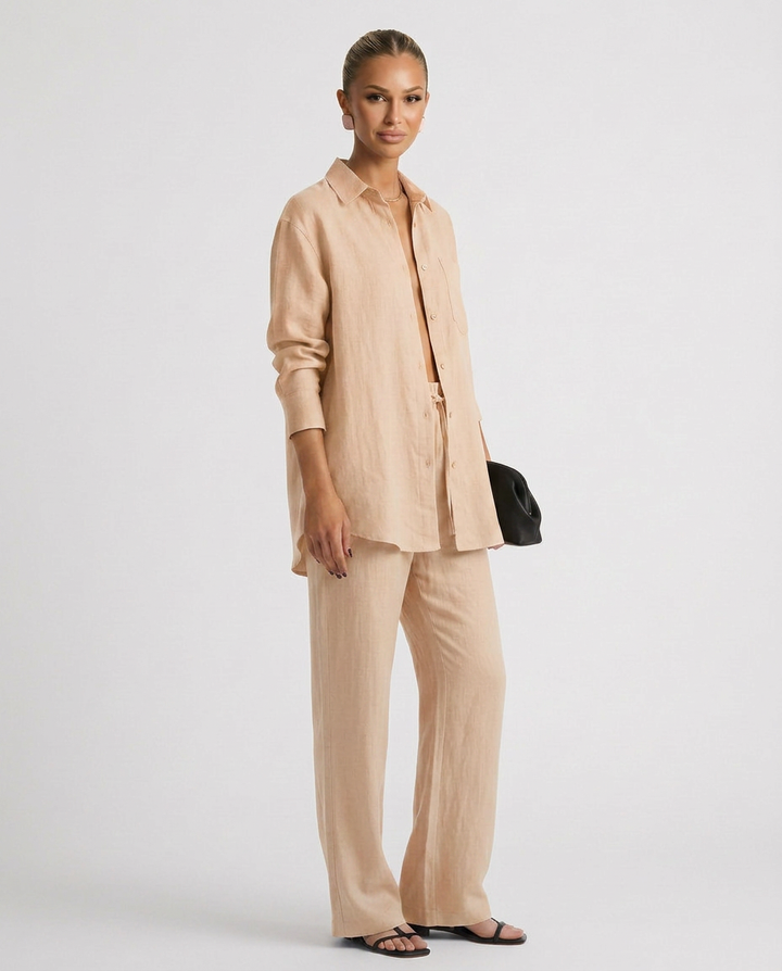 Stylish women's two-piece casual wear, a comfortable relaxed fit lounge set for versatile fashion.