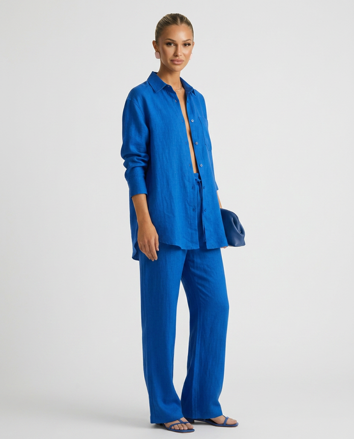 Comfortable women's casual set, a relaxed fit two-piece lounge outfit perfect for leisure.