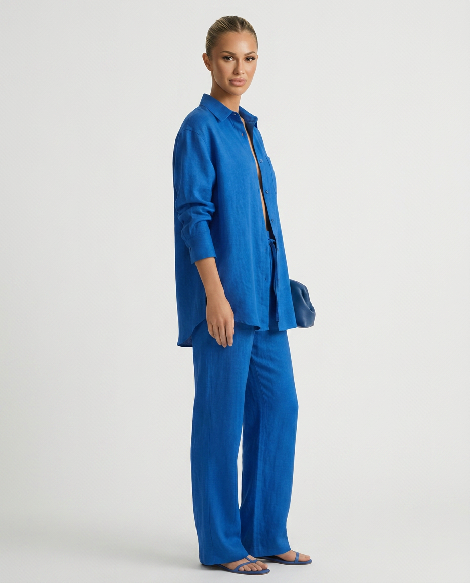 Women's everyday style: a relaxed two-piece lounge outfit for ultimate comfort and casual wear.