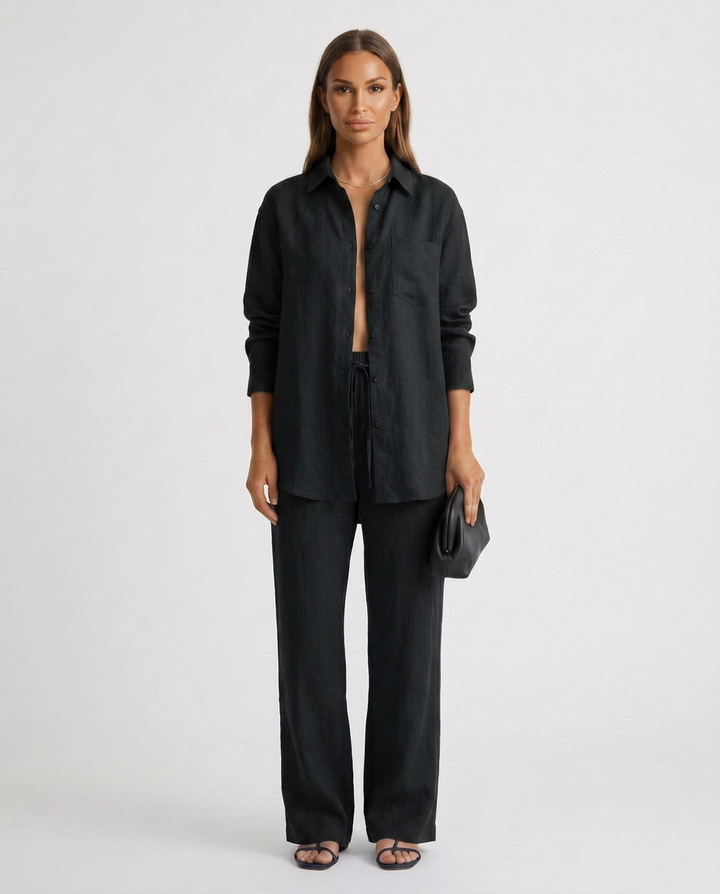 Modern women's lounge set with a relaxed fit, a two-piece outfit for effortless comfort.