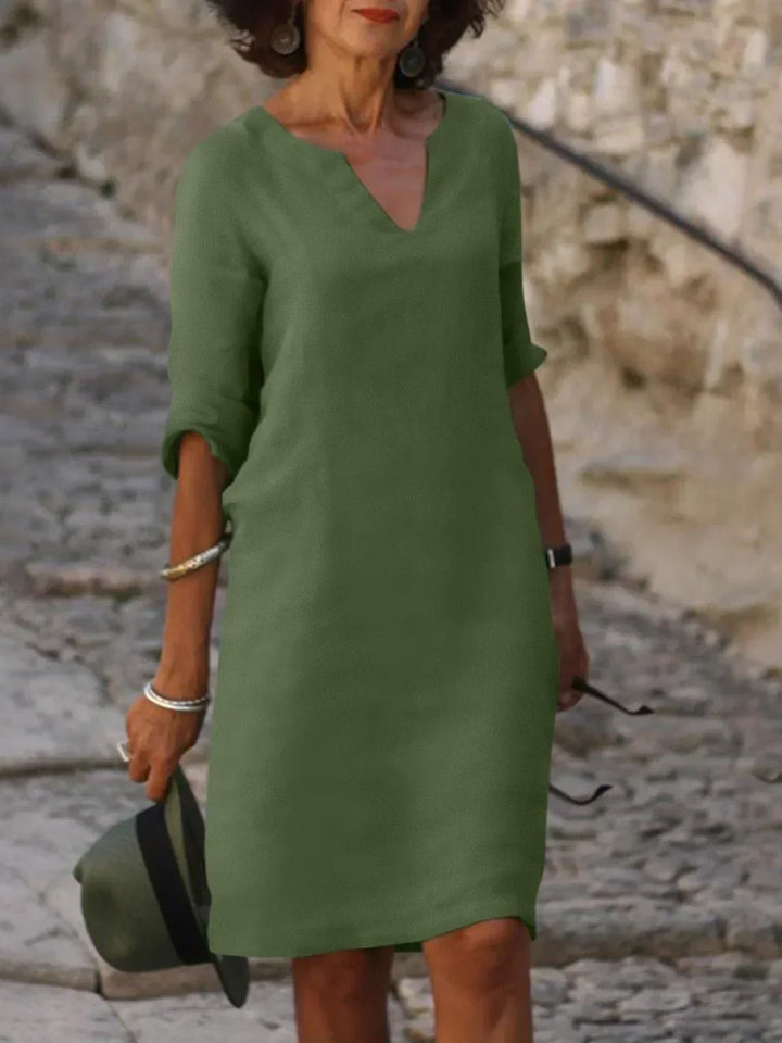 Comfortable women's relaxed V-neck midi dress with 3/4 sleeves & convenient pockets. Ideal for travel.
