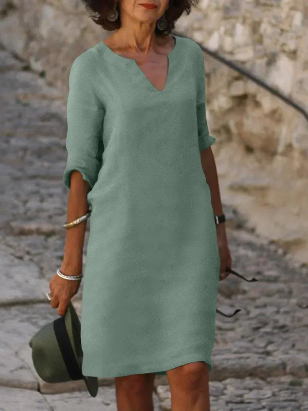 Stylish women's V-neck midi summer dress, relaxed fit, 3/4 sleeves. Versatile for casual or elegant occasions.