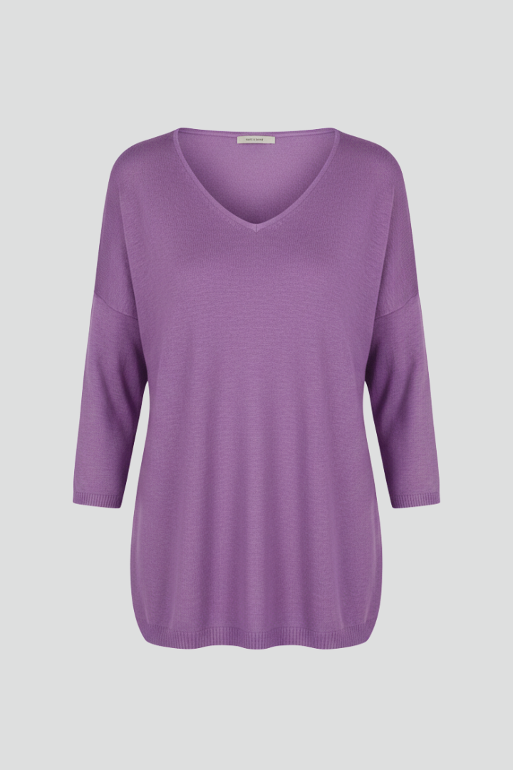 Women's relaxed V-neck top with elbow sleeves, perfect for casual everyday comfort and style.