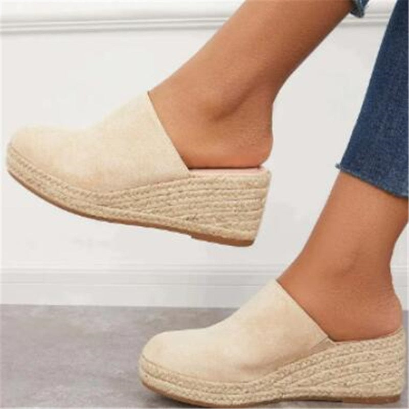Retro fashion women's wedge sandals, chic and comfortable, ideal for stylish summer outfits.