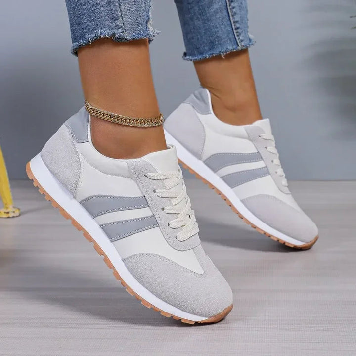 Retro colourblock women's casual sneakers. Lace-up design offers everyday comfort & athletic aesthetic.