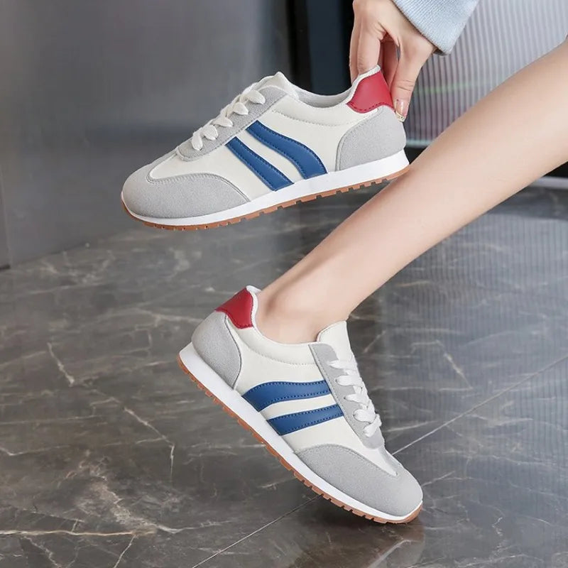 Comfortable women's retro colourblock lace-up sneakers, great for daily wear & athletic casual outfits.