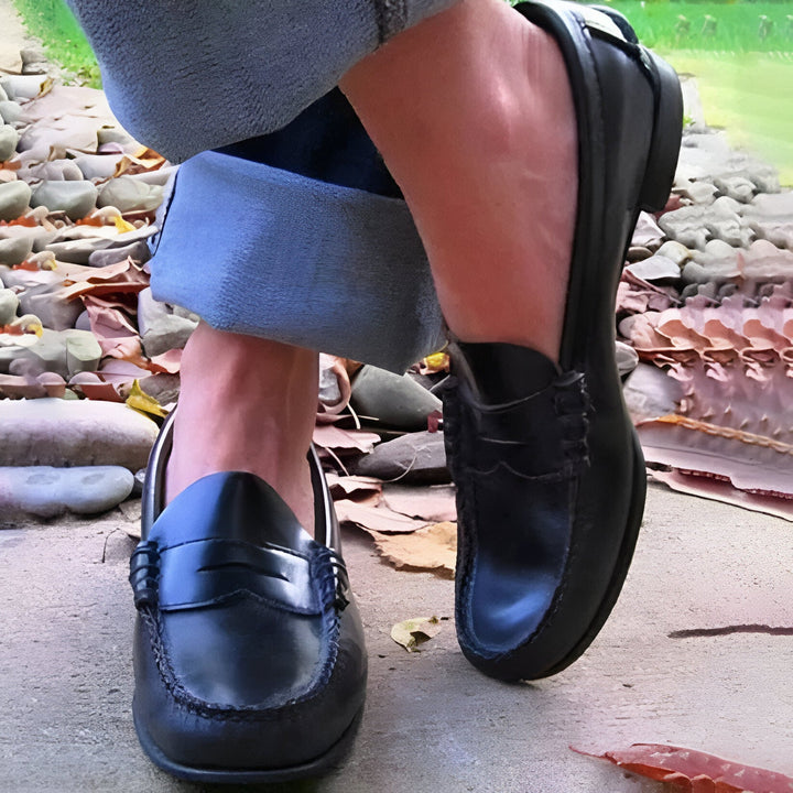 Women's retro slip-on loafers, comfortable low heel, ideal for casual and office wear. Classic vintage style footwear.