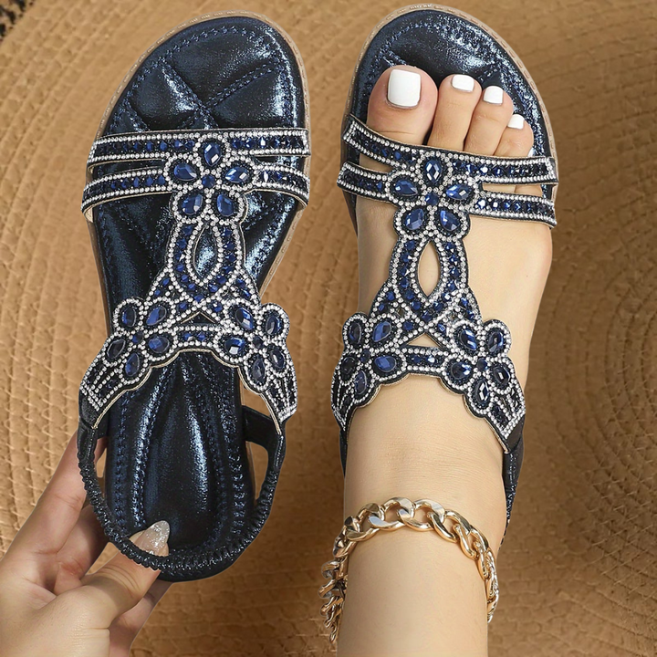 Versatile women's rhinestone flat sandals, offering sparkle & comfort for any summer casual occasion.