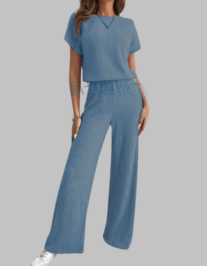 Chic women's ribbed two-piece set for spring/summer. Short sleeve top & wide leg pants for versatile casual style.