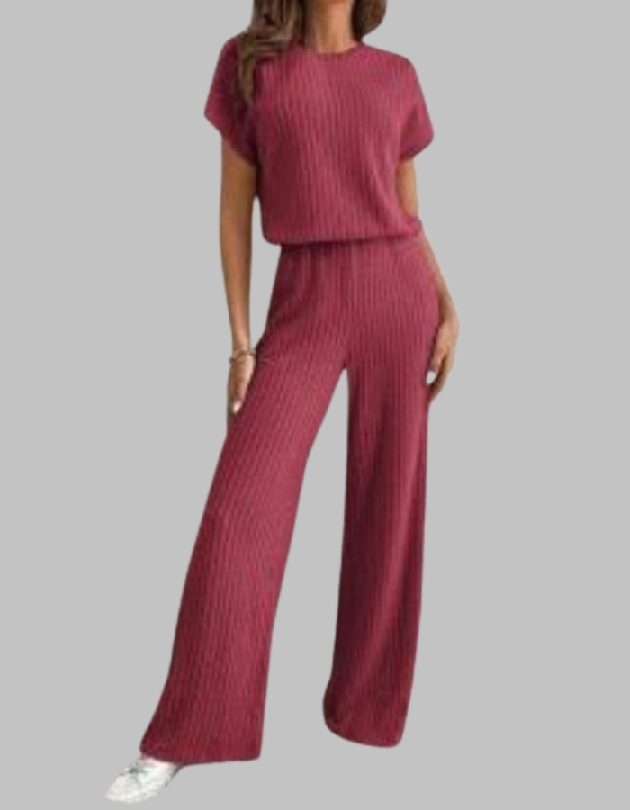 Stylish women's ribbed matching set: short sleeve top & wide-leg pants. Perfect casual or lounge outfit.