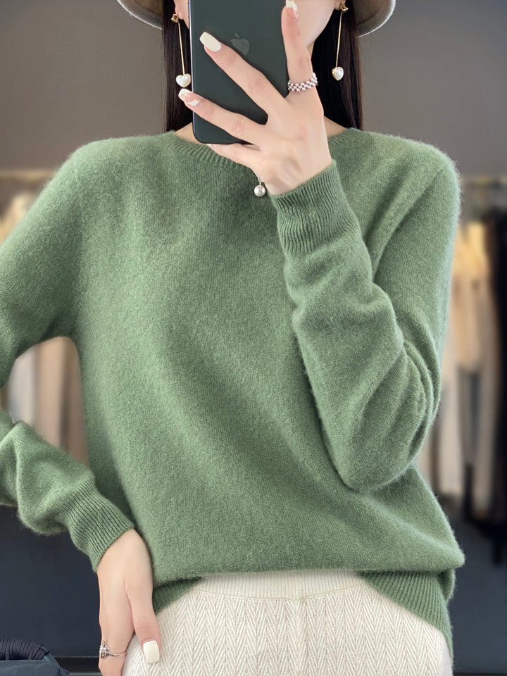 Women's round neck pullover sweater, relaxed fit knitwear for comfortable everyday wear.
