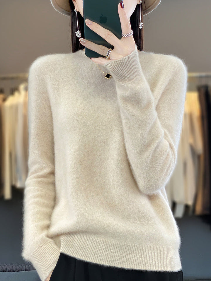 Women's comfortable knit pullover, classic crewneck sweater for versatile everyday style.