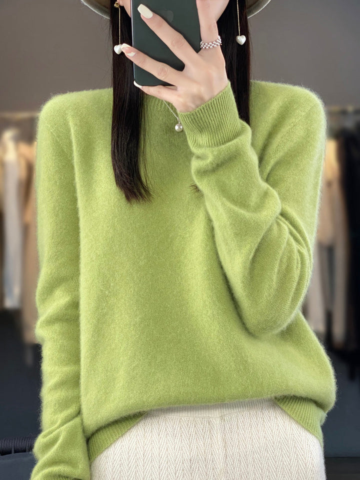Effortless women's pullover sweater, a versatile crewneck knit for everyday fashion.