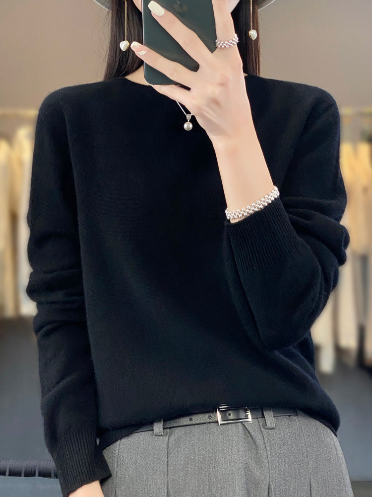 Modern women's round neck knitwear, relaxed fit pullover sweater for stylish comfort.