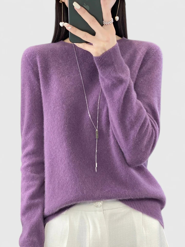 Fashionable women's round neck pullover, soft knit sweater for a relaxed, chic look.