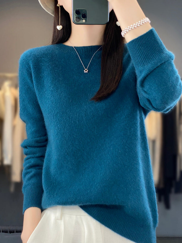 Cozy women's crewneck pullover, versatile knit sweater perfect for layering and warmth.