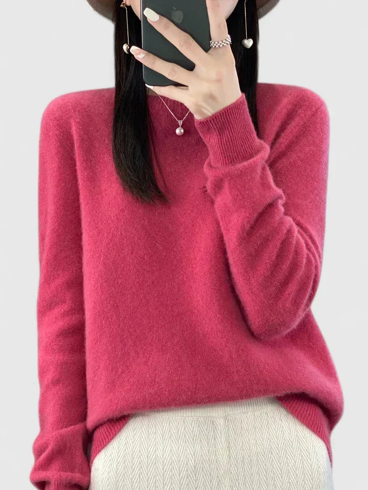 Relaxed fit women's pullover, crewneck knit sweater ideal for casual and cozy days.