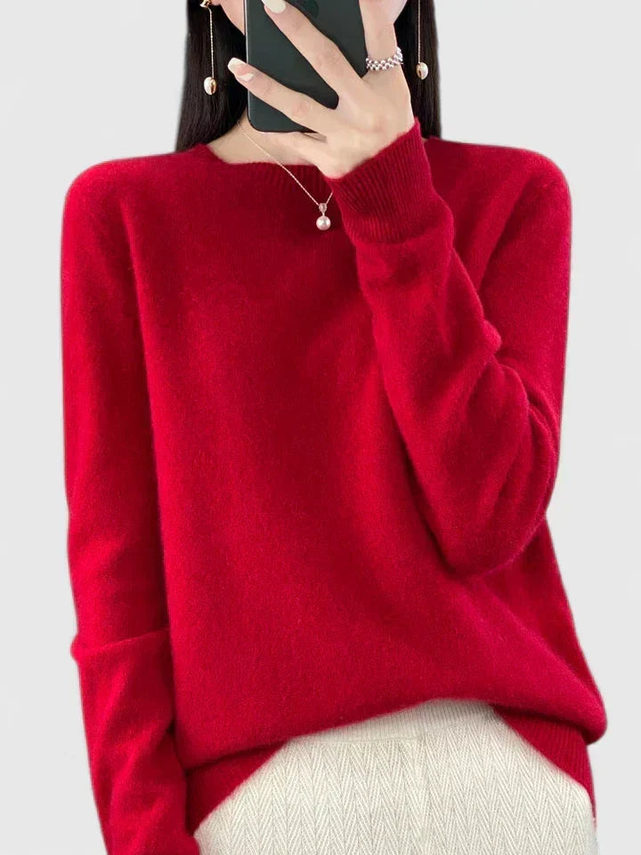 Comfort-fit women's pullover sweater, crewneck knitwear for everyday, versatile looks.