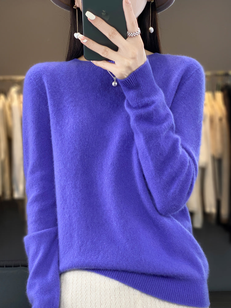 Classic women's round neck sweater, relaxed fit pullover knitwear for versatile styling.