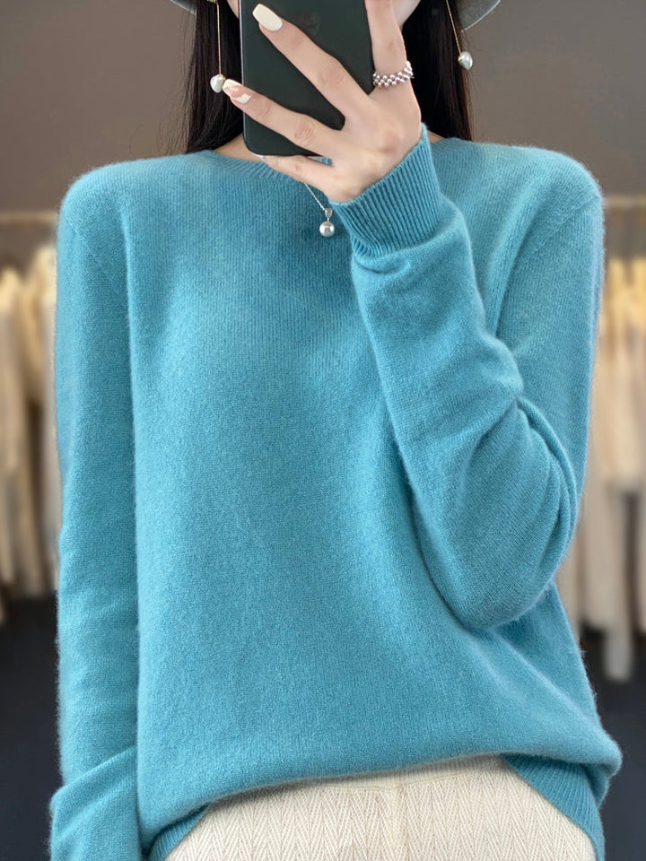Comfortable women's pullover sweater, crewneck knit top ideal for everyday layering.