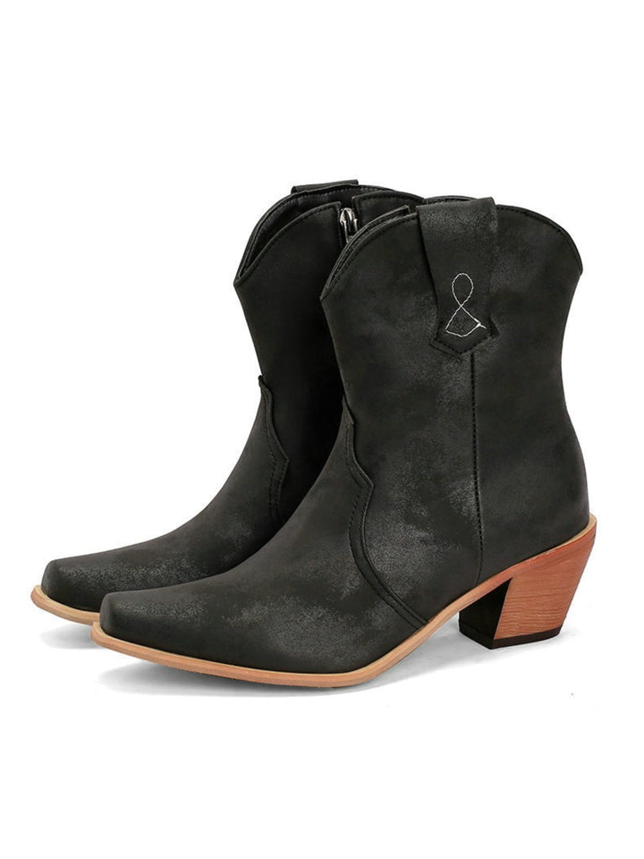 Black wide calf women's cowgirl boots. Rustic snip toe western boots with comfortable block heel for country style.