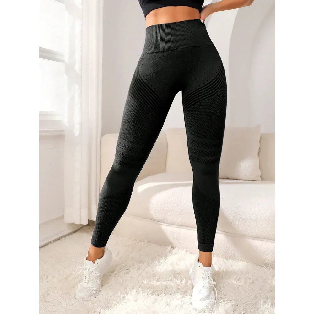 Athletic women's seamless leggings. High waist design with booty-lifting for gym & yoga.
