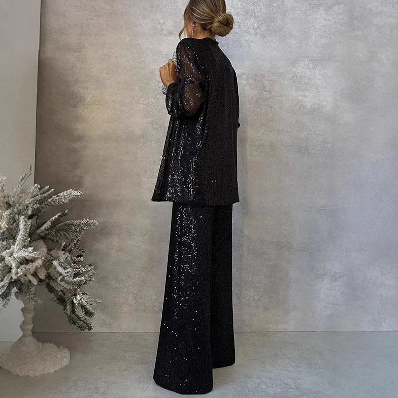 Sparkling women's sequin crop top with shimmering details, ideal for a glamorous party or festive night out.