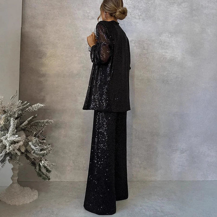 Sparkling women's sequin crop top with shimmering details, ideal for a glamorous party or festive night out.