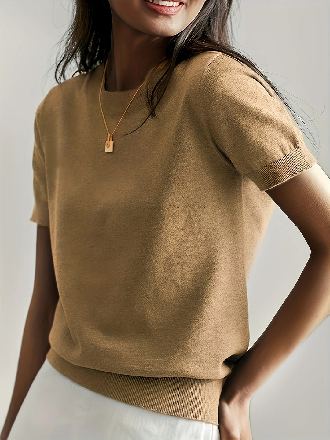 Women's top for casual days. Short sleeve, crew neck, and a fashionable ribbed hem.