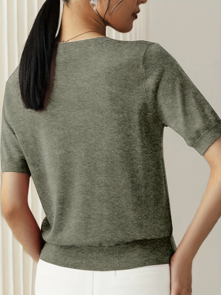 Women's fashion short sleeve crew neck tee. Ribbed hem for an elevated look.